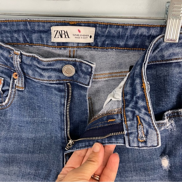 Zara Mid Rise Skinny Jeans Ankle Raw Hem Shark Bite Hem Distressed US 8 - Picture 13 of 16